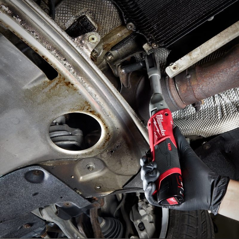 Milwaukee M12 FIR38LR 0 FUEL forlenget 3 8 tommer skralle kun kropp