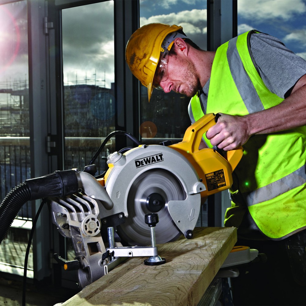 Dewalt DWS778 250mm kapp og gjæresag | Prohandel AS Dewalt DWS778 250mm kapp og gjæresag | Prohandel AS