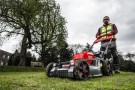 Milwaukee M18 F2LM53-122 børsteløs 53cm gressklipper (leveres med 2 x 12Ah + hurtiglader) thumbnail