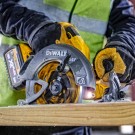 Dewalt DCS578T2 54V XR FlexVolt 190mm sirkelsag (2 x 6,0Ah batterier) thumbnail