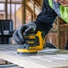 Dewalt DCW210P1 18V XR 125mm børsteløs eksentrisk sliper (1x5Ah batt) i TSTAK system koffert   thumbnail