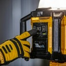Dewalt DCL074 18V XR LED arbeidsbelyning med Bluetooth funksjon (kun kropp) thumbnail