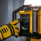 Dewalt DCL074 18V XR LED arbeidsbelyning med Bluetooth funksjon (kun kropp) thumbnail