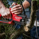 Milwaukee M12 FHS-602X FUEL børsteløs kompakt kjedesag sett (2 x 6Ah batterier) levert i HD koffert thumbnail