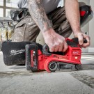 Sjekk prisen! Milwaukee M18 FBTS75-0 FUEL 75mm båndsliper (kun maskin, uten batteri og lader) thumbnail