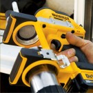 Dewalt DCGG571M1 18V XR batteridrevet fettpresse (1 x 4Ah batt) thumbnail